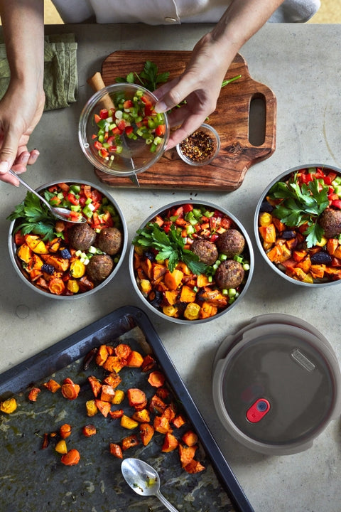 Black+Blum Steel food Bowl Small - Meal prep - Ø170mm - H 59mm - Grijs/Rood