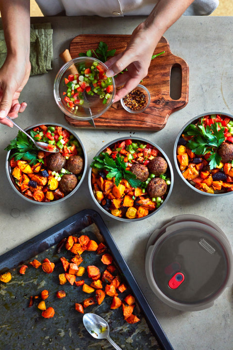 Black+Blum Steel food Bowl Small - Meal prep - Ø170mm - H 59mm - Grijs/Rood